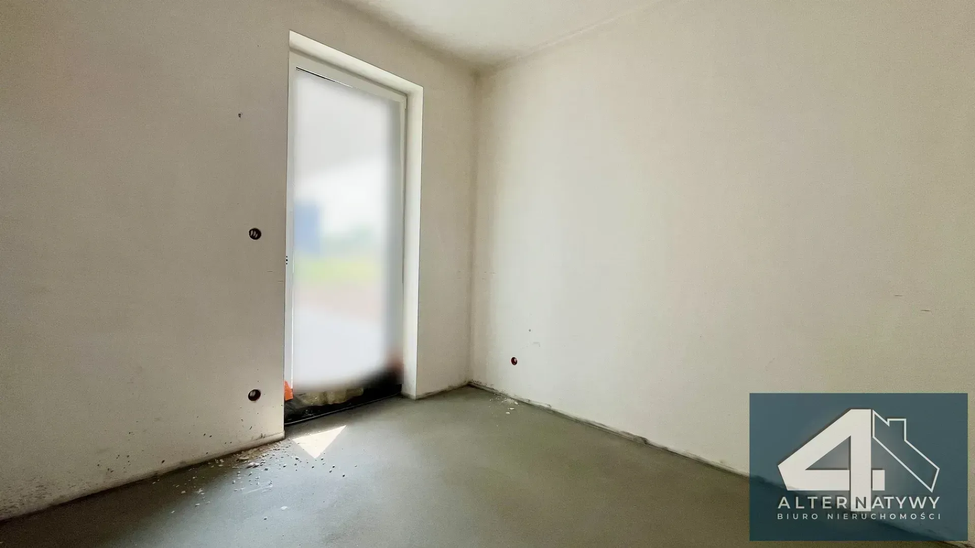 Dom z garażem i gabinetem na parterze 18