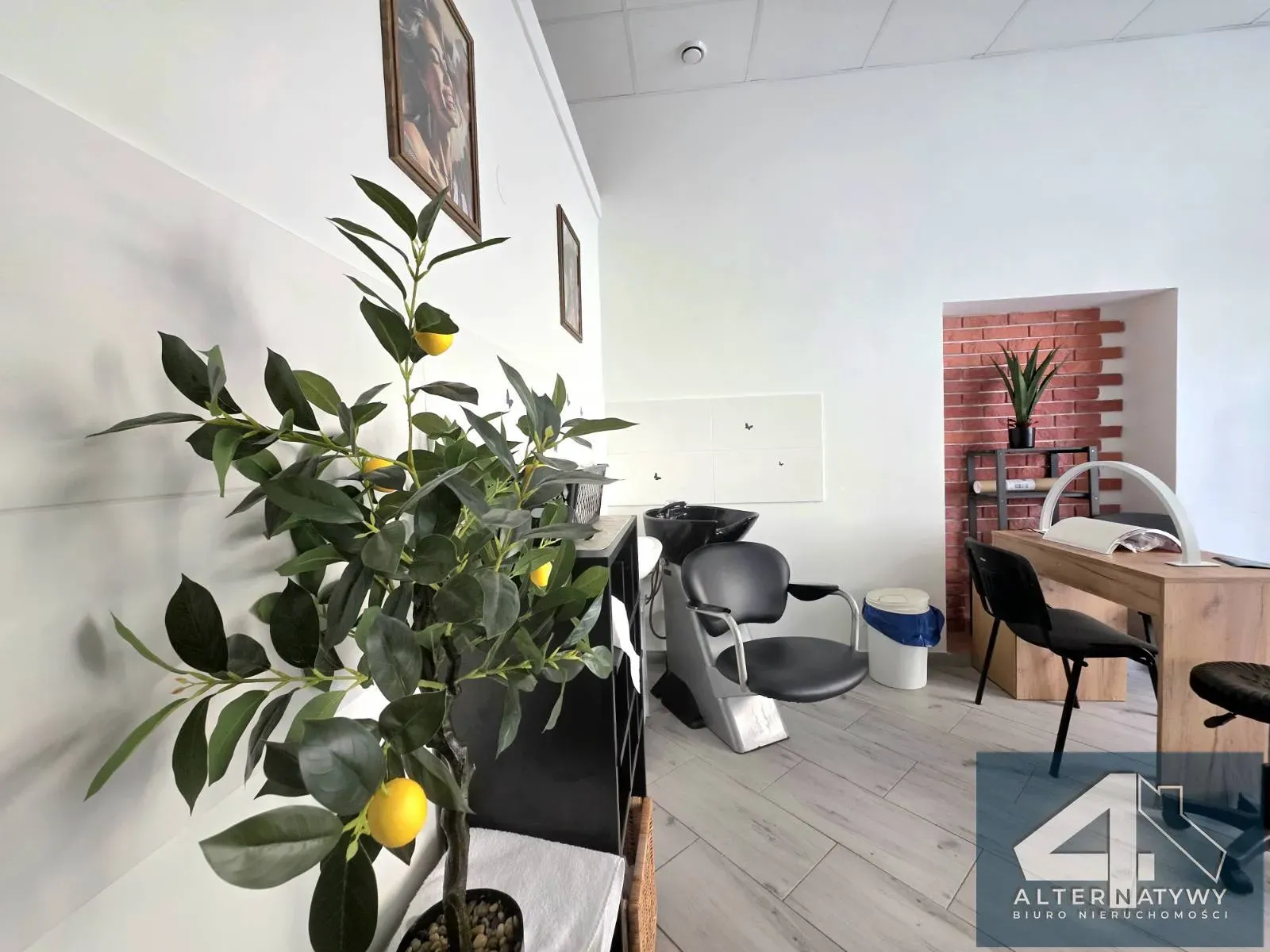 Salon fryzjerski 21m, witryna, ok Łobzowskiej 2 4