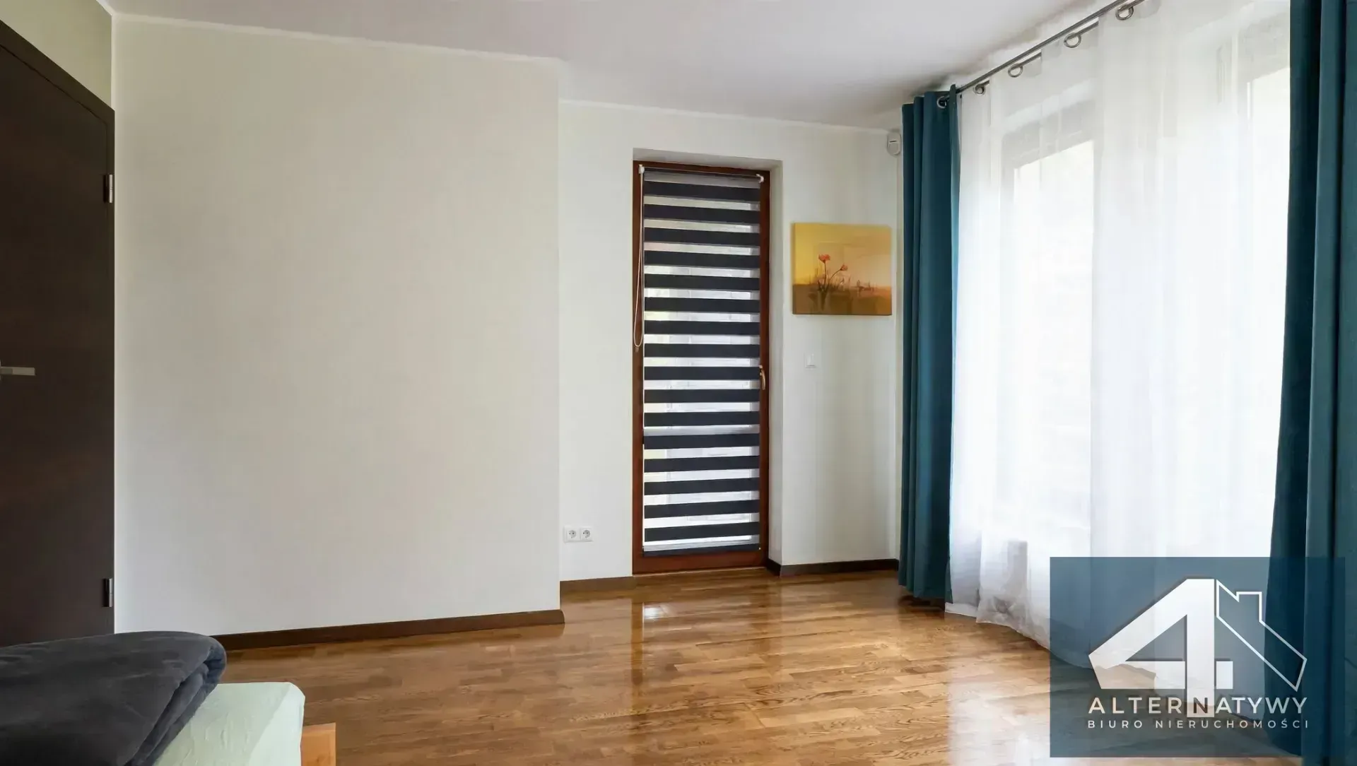 Dom z gabinetem na parterze i dużą działką 14