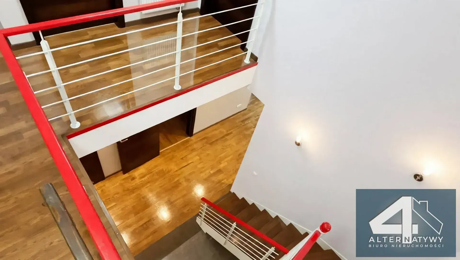 Dom z gabinetem na parterze i dużą działką 23
